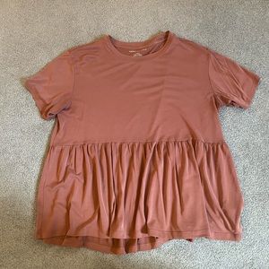 Selling this cute American Eagle top! Size L/G. :)